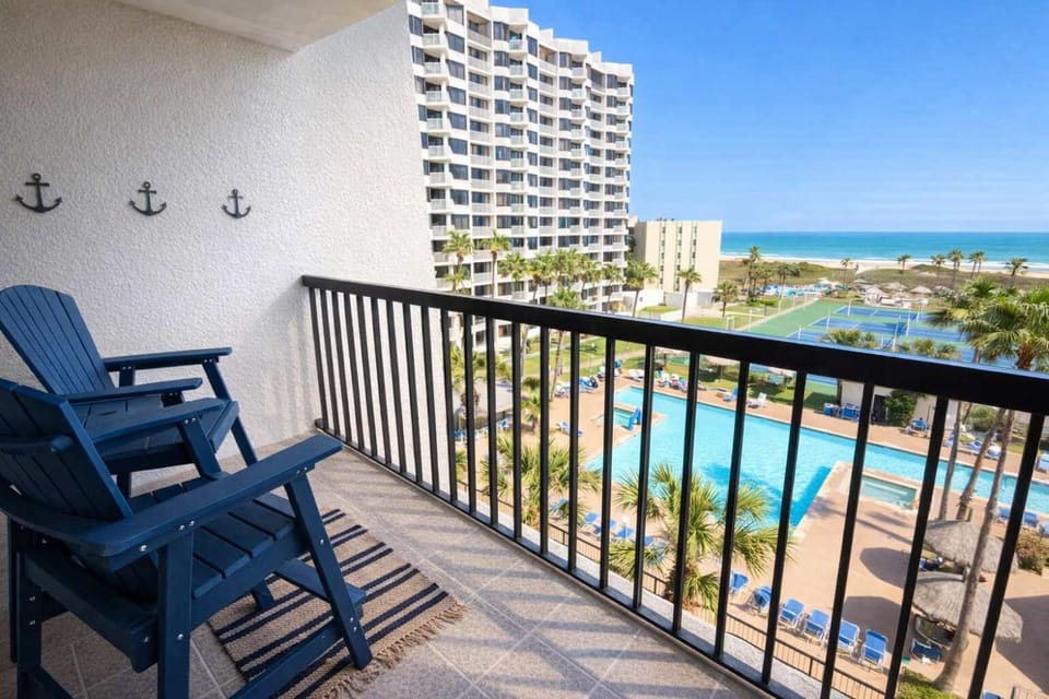 Saida 3603 - 6 Floor Gulf-Front Remodel - Sleeps 8 Apartment in South Padre Island