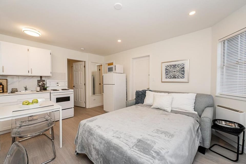 Perfect for World cup fans Apartment in Burnaby