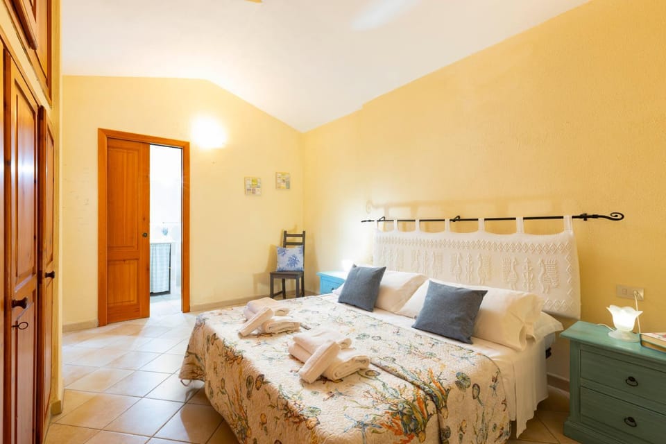 Bed, Photo of the whole room, Bedroom, towels, wardrobe