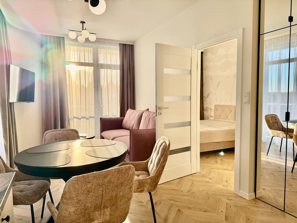TV and multimedia, Living room, Seating area, Dining area, wardrobe