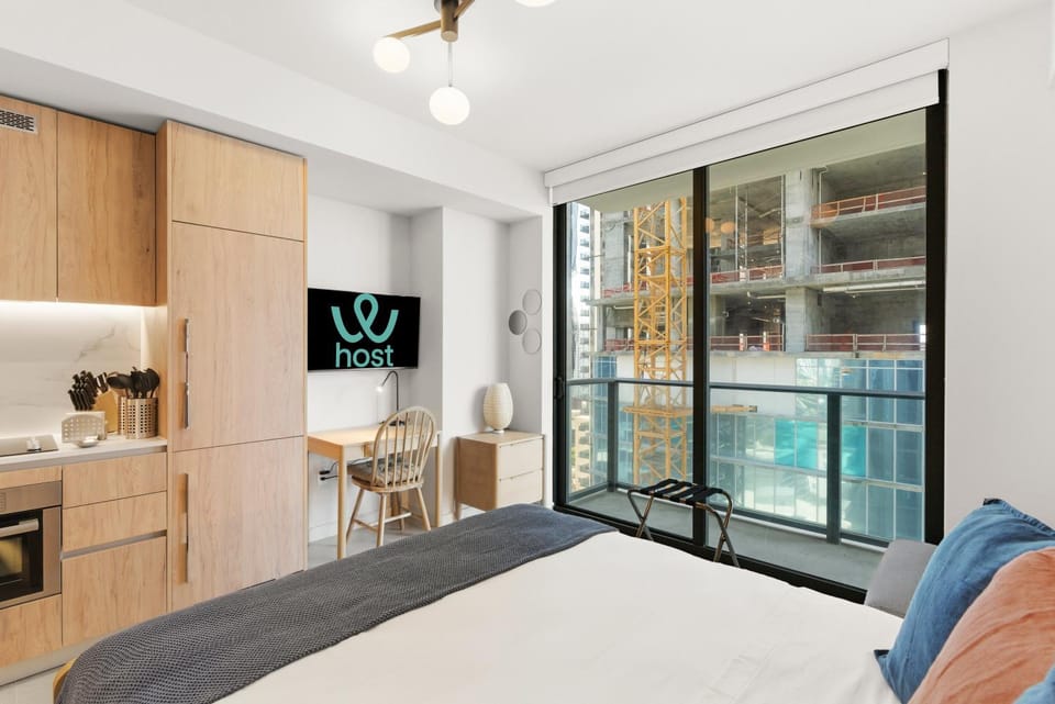 Bed, Seating area
