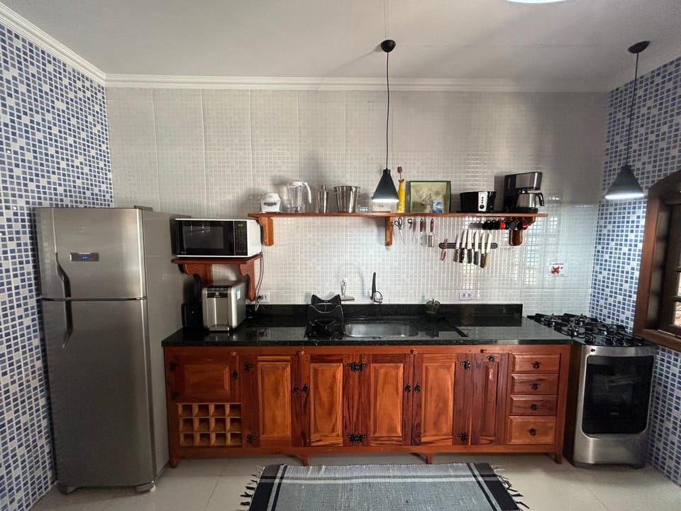Coffee/tea facilities, Kitchen or kitchenette, oven, stove, toaster