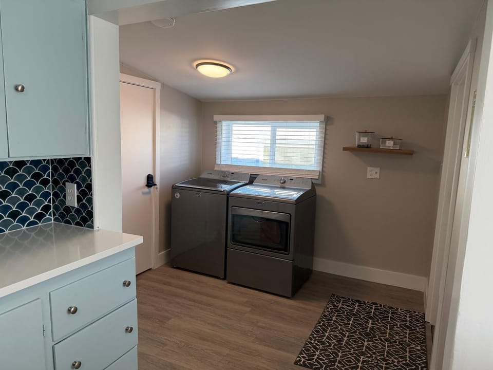 Salty Dog Beach House close to beach House in Pacific Beach