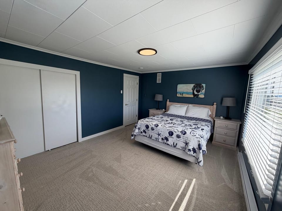 Salty Dog Beach House close to beach House in Pacific Beach