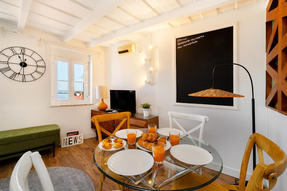TV and multimedia, Living room, Dining area, air conditioner