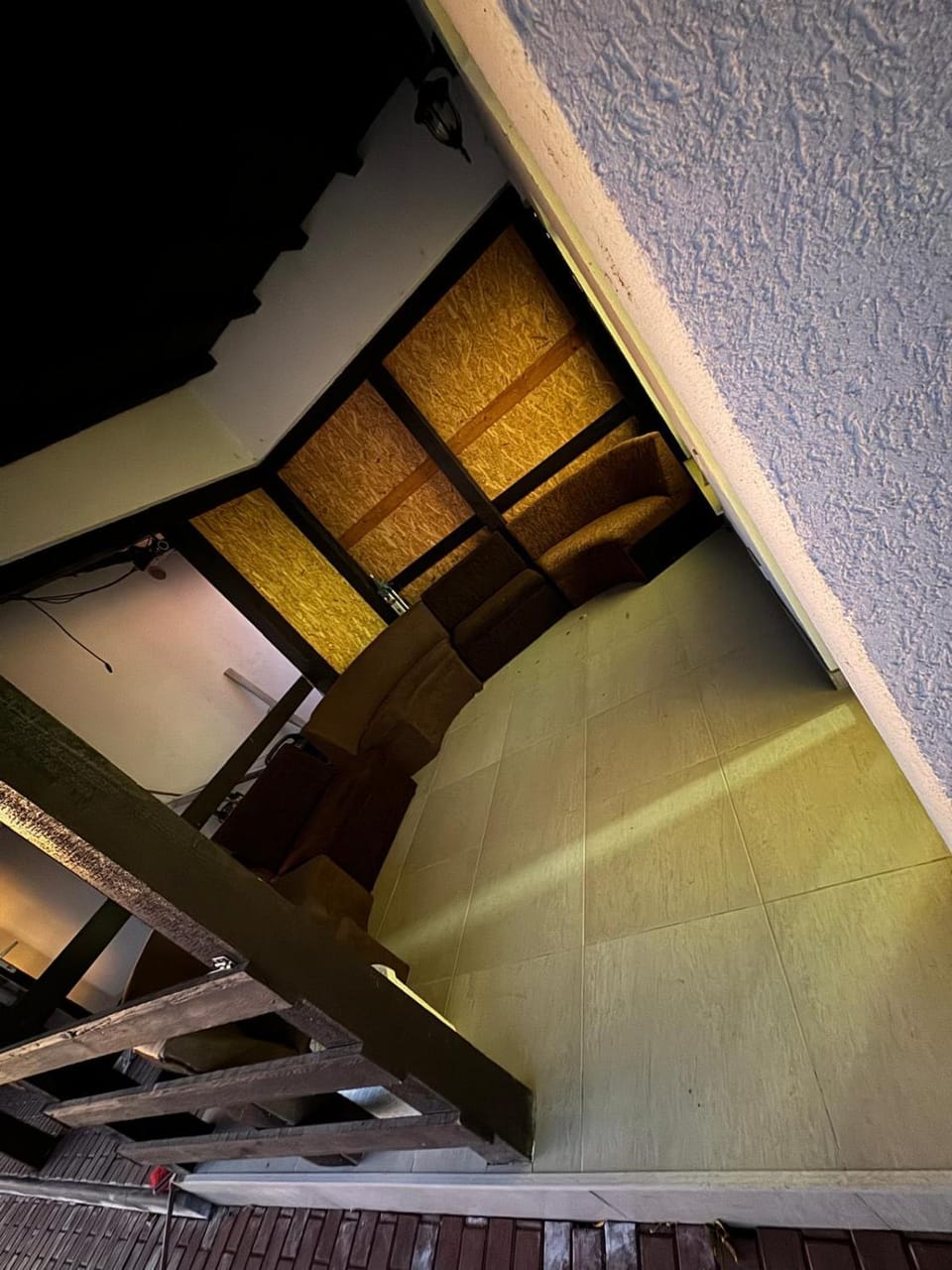 Cabana pe malul lacului budeasa House in Romania