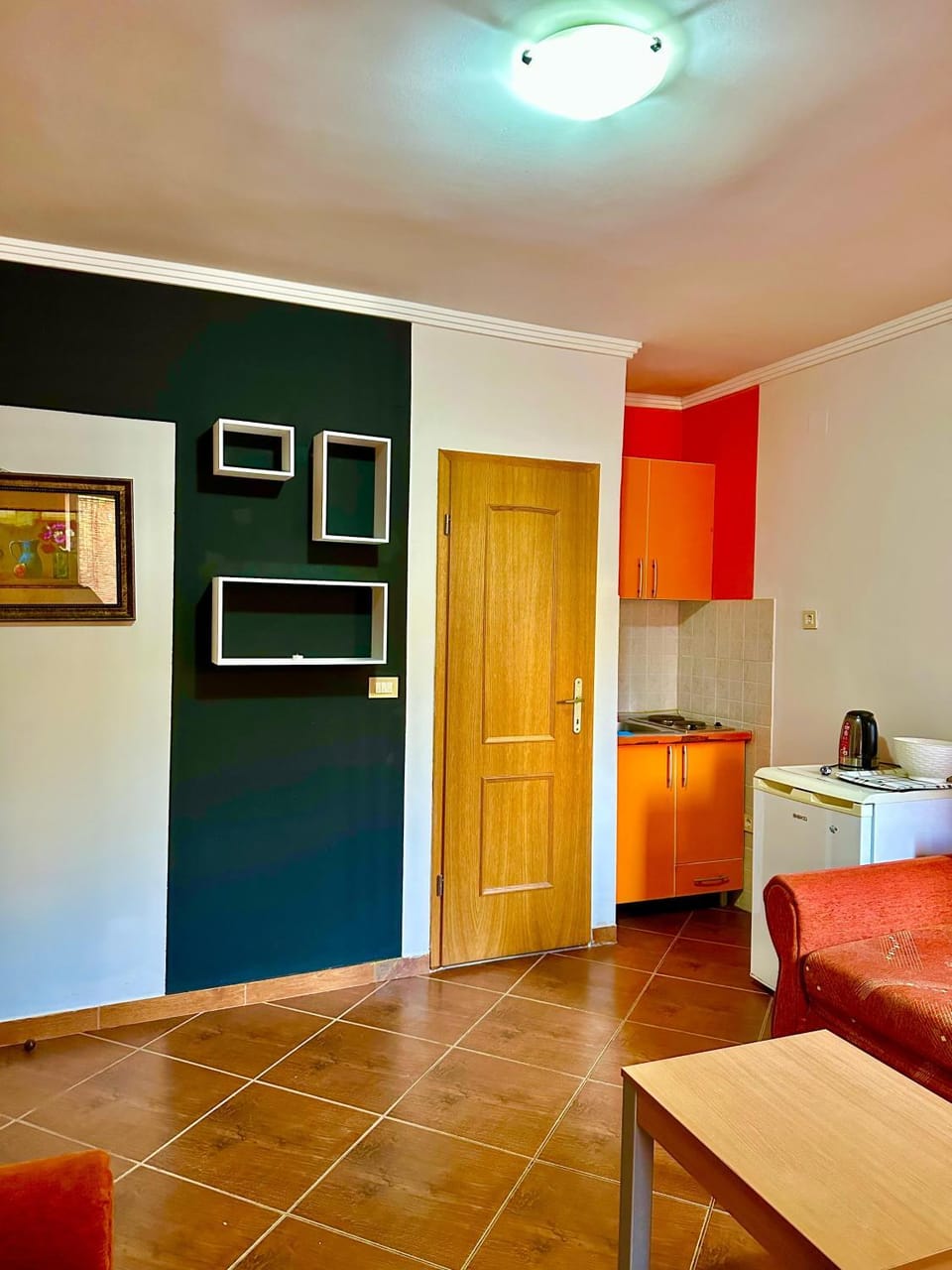 Kitchen or kitchenette, Seating area, Dining area