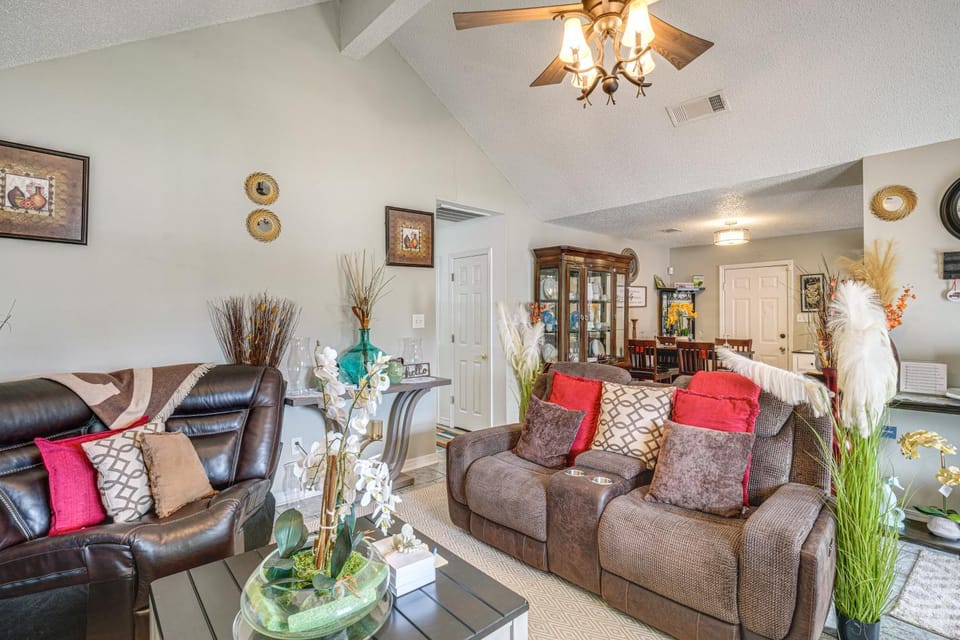 1 Mi to Gulf & Close to Casinos! Quiet Biloxi Home House in Biloxi