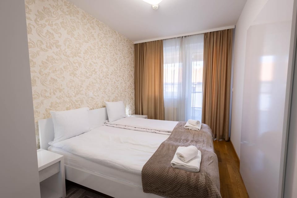 Bed, Bedroom, towels