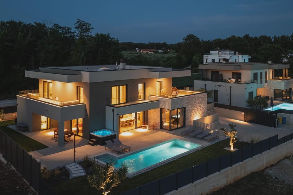 Property building, Facade/entrance, Off site