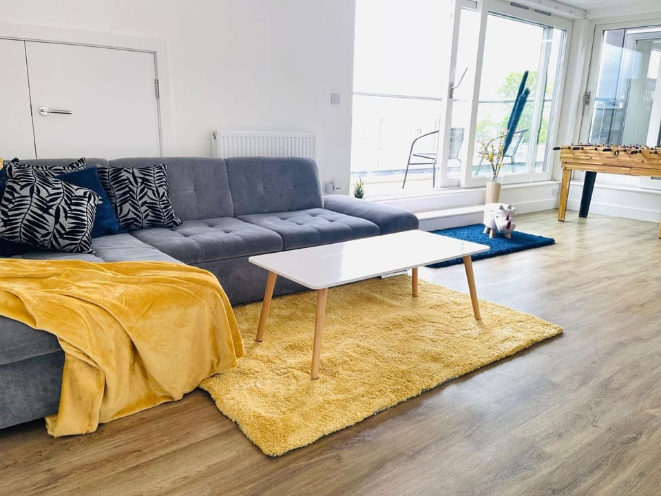 R&O Property Experts - Riverside Flat - 3 Bedroom with open parking Apartment in Cambridge
