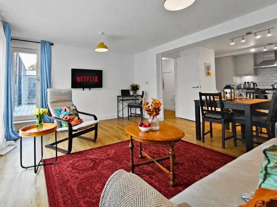 Communal lounge/ TV room, Kitchen or kitchenette, Seating area