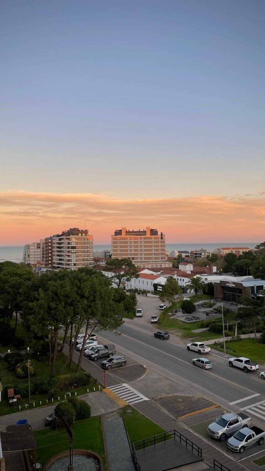 Day, Neighbourhood, Natural landscape, City view, Sea view, Street view, Location, Sunset