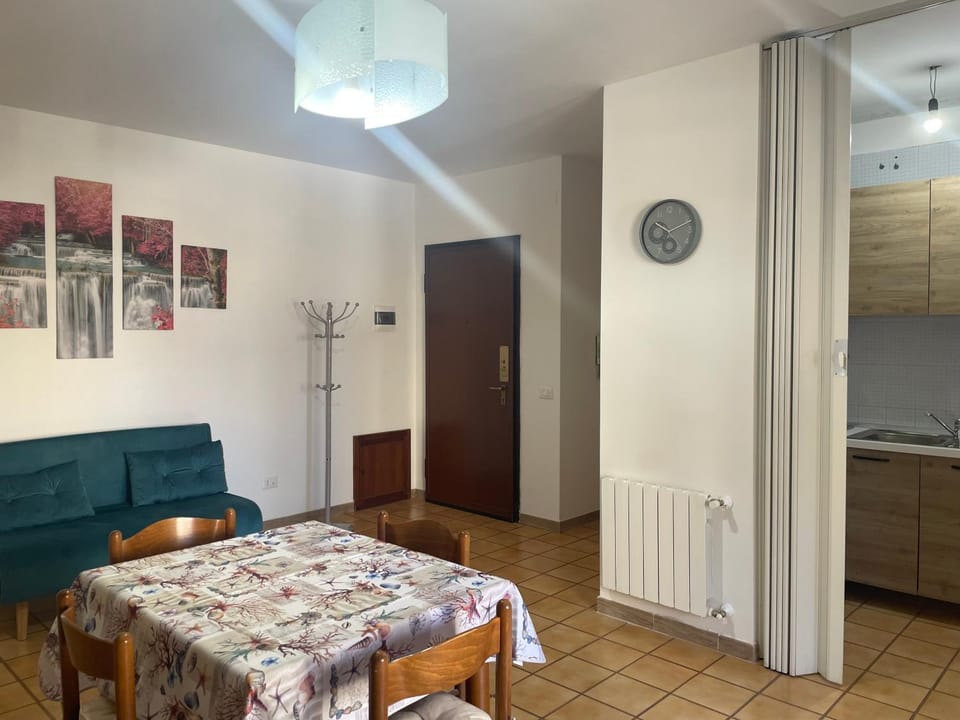 Bed, Kitchen or kitchenette, Dining area