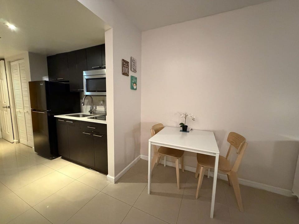 Prime Brickell Location - City View Studio & Free Parking House in Brickell