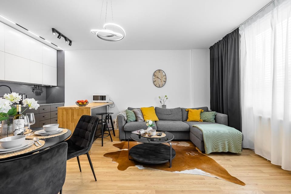 TV and multimedia, Kitchen or kitchenette, Living room, Seating area, air conditioner