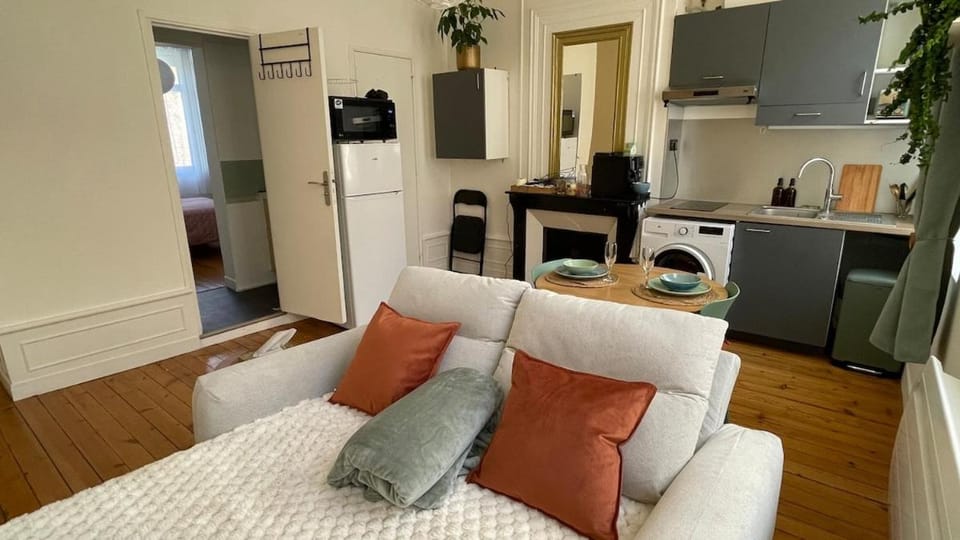 Bathroom, Living room, kitchen