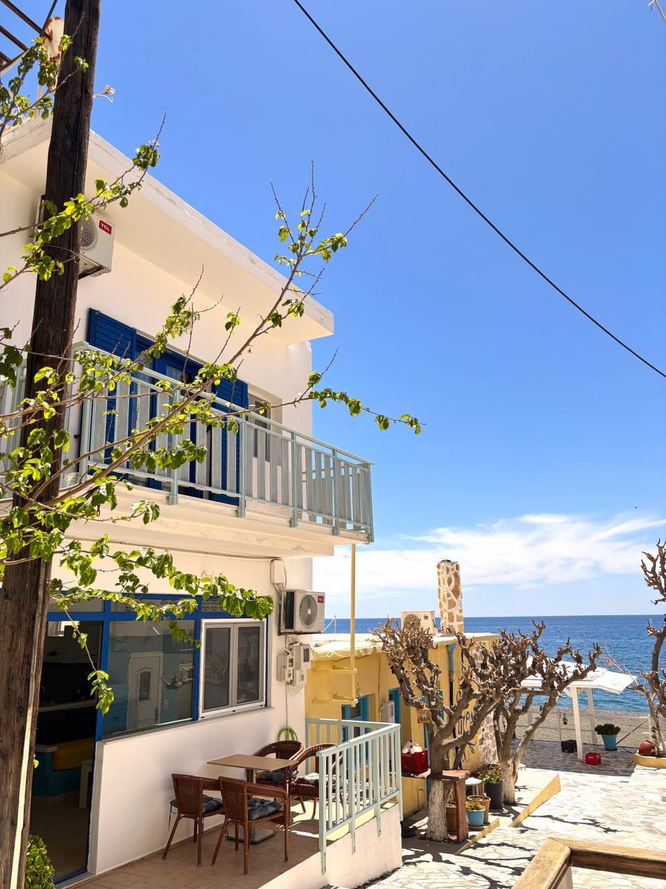 Property building, Sea view, Location