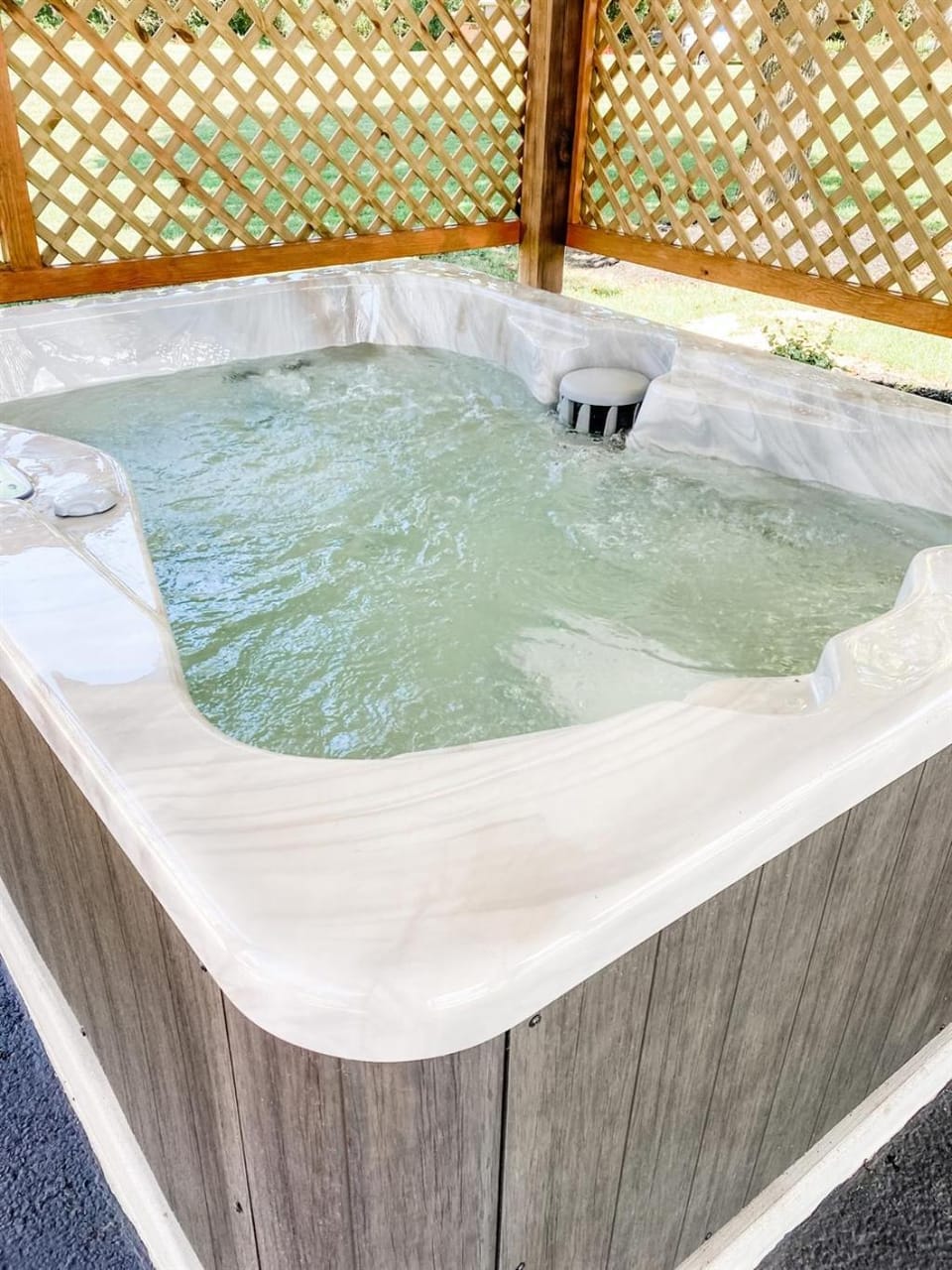 The Baker Farmhouse Hot Tub Fast WiFi Hiking nearby Country House in Luray