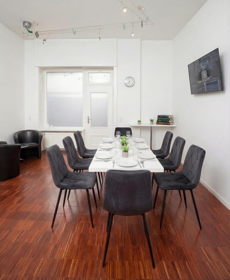 TV and multimedia, Living room, Seating area, Dining area
