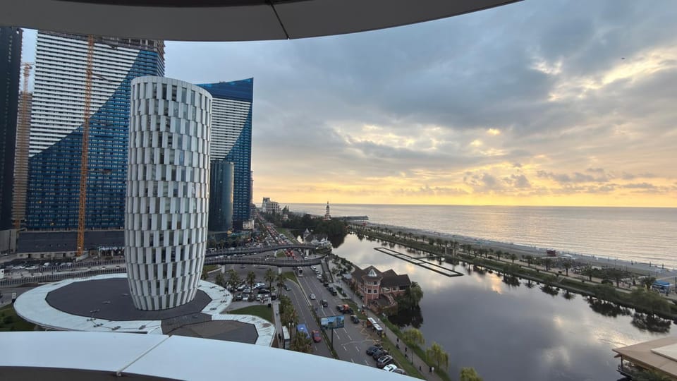 Alliance Oval 717 Apartment in Batumi