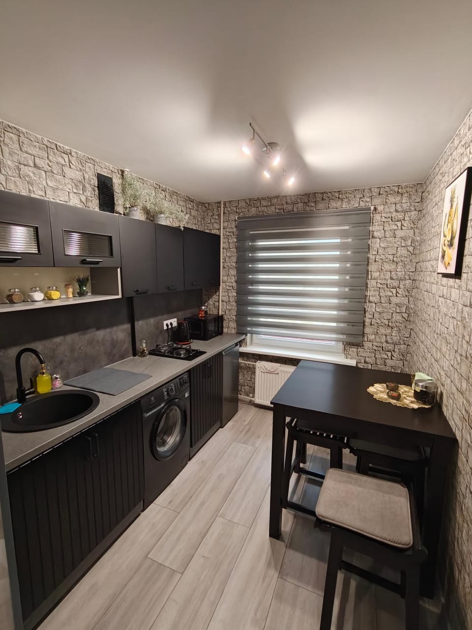 Kitchen or kitchenette, Dining area, stove