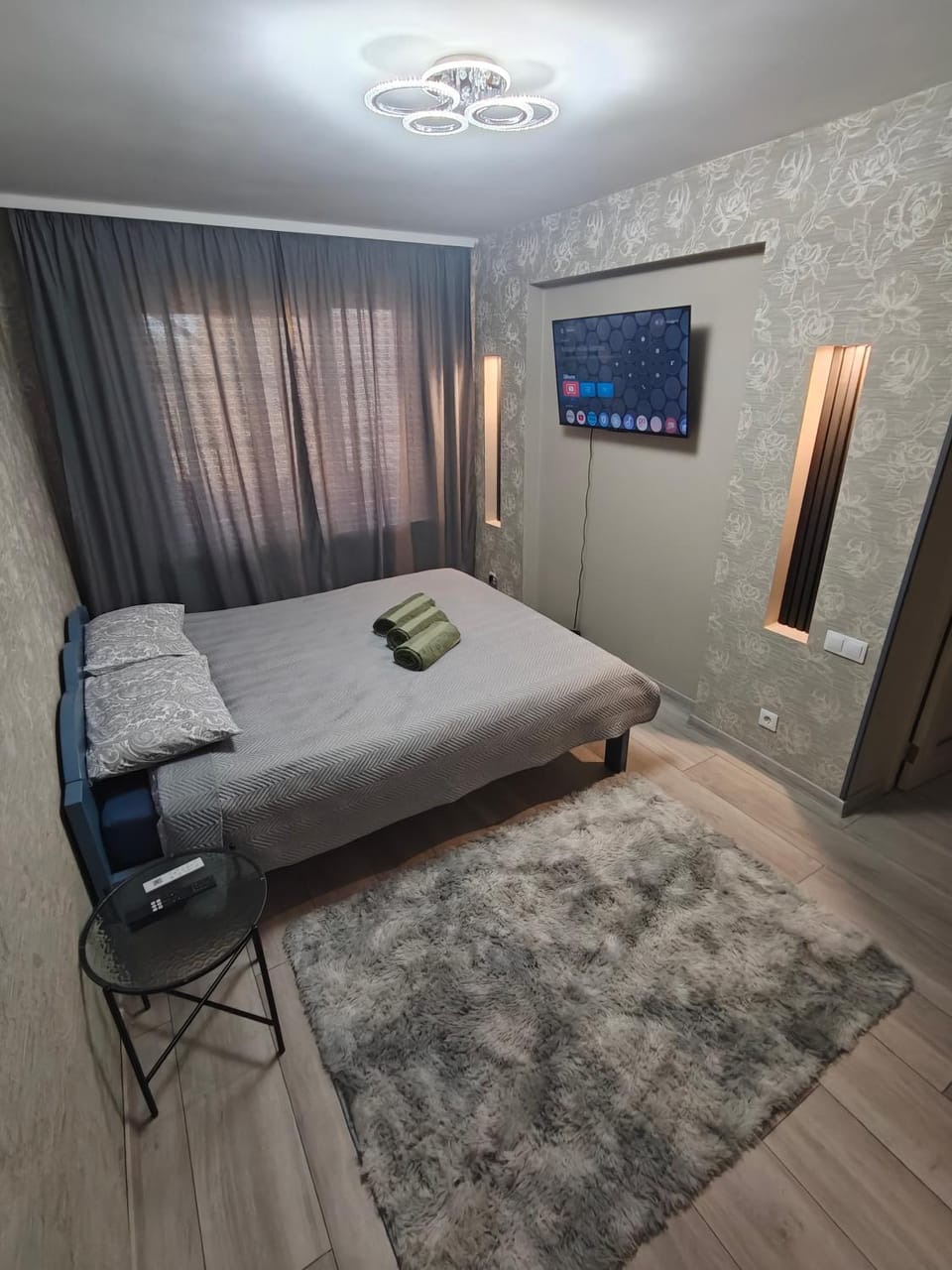 Bed, TV and multimedia, Bedroom