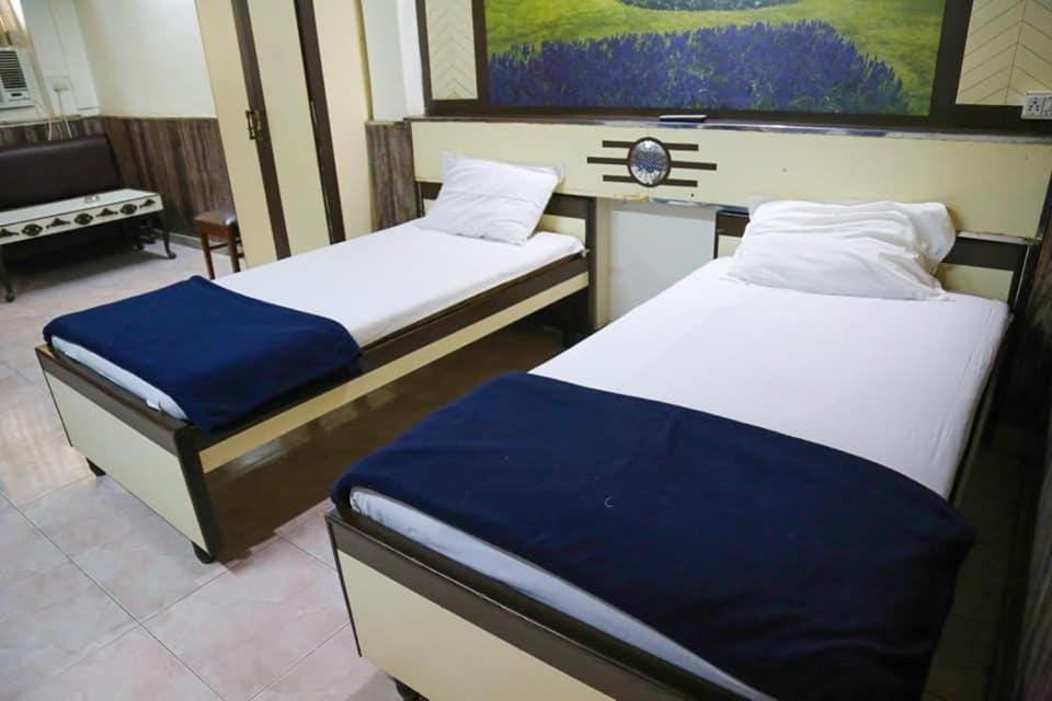 Hotel Happy Home Hotel in Mumbai