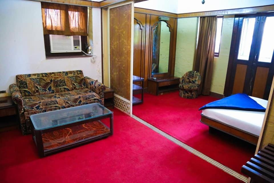 Hotel Happy Home Hotel in Mumbai