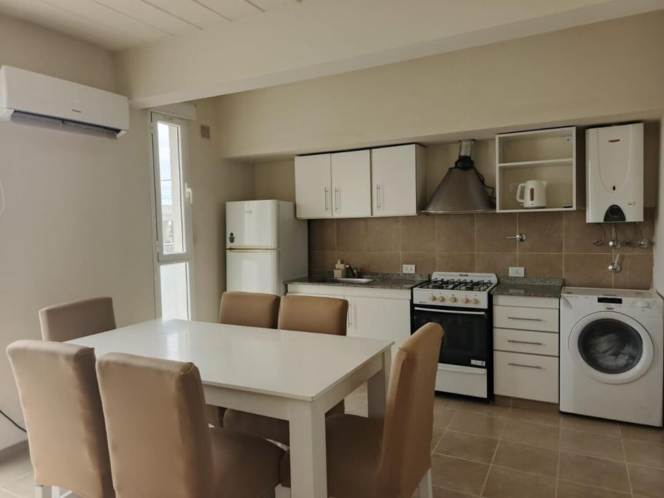 Kitchen or kitchenette, Dining area, pet friendly, washing machine