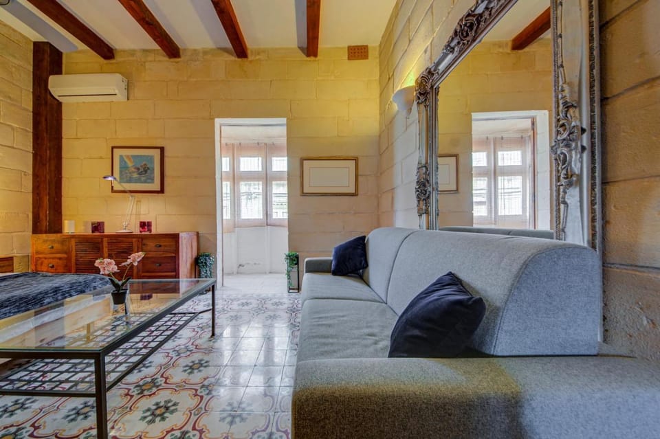 Timeless 3BR Sliema Townhouse with Hot Tub House in Sliema
