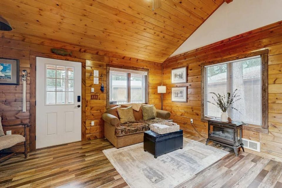 Moose Chalet House in Woods Bay