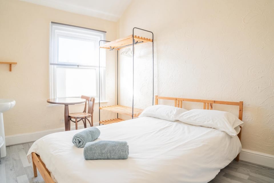 Chestnut Lodge Bed & Go Bed and Breakfast in Eastleigh District