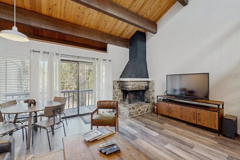 The Cozy King House in Tahoe Vista