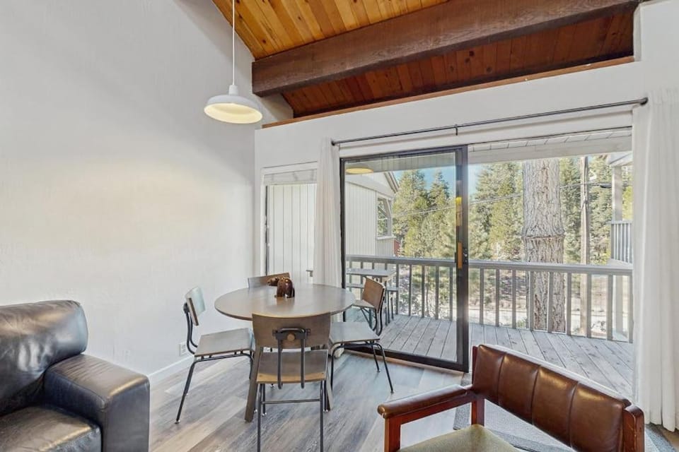 The Cozy King House in Tahoe Vista