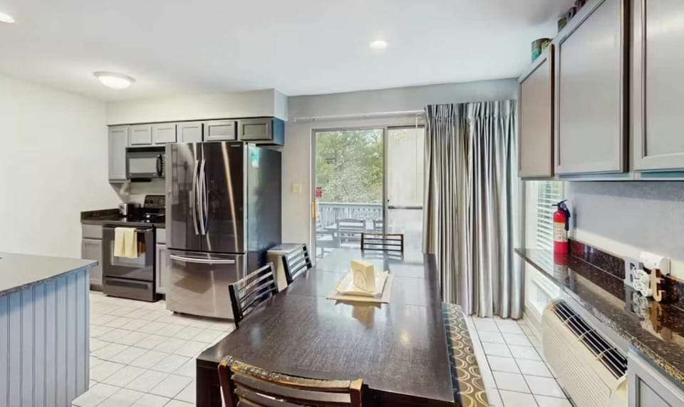 Osage Beach King’s Escape House in Lake of the Ozarks