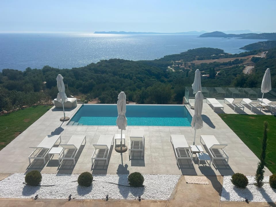 Day, Natural landscape, Pool view, Sea view, Swimming pool, sunbed