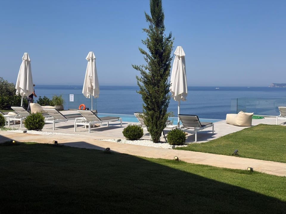 Day, Natural landscape, Pool view, Sea view, Swimming pool, sunbed