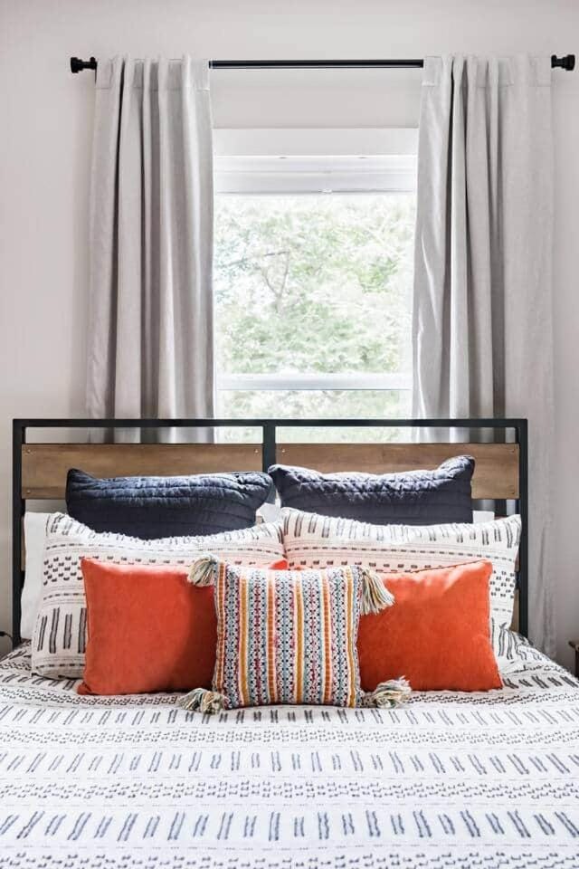 Stay on a Restored 1920 Residence mins to Riverwalk House in San Antonio