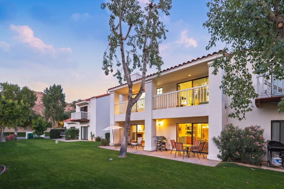 Desert Golf Retreat with Mountain Views Pool House in Indian Wells