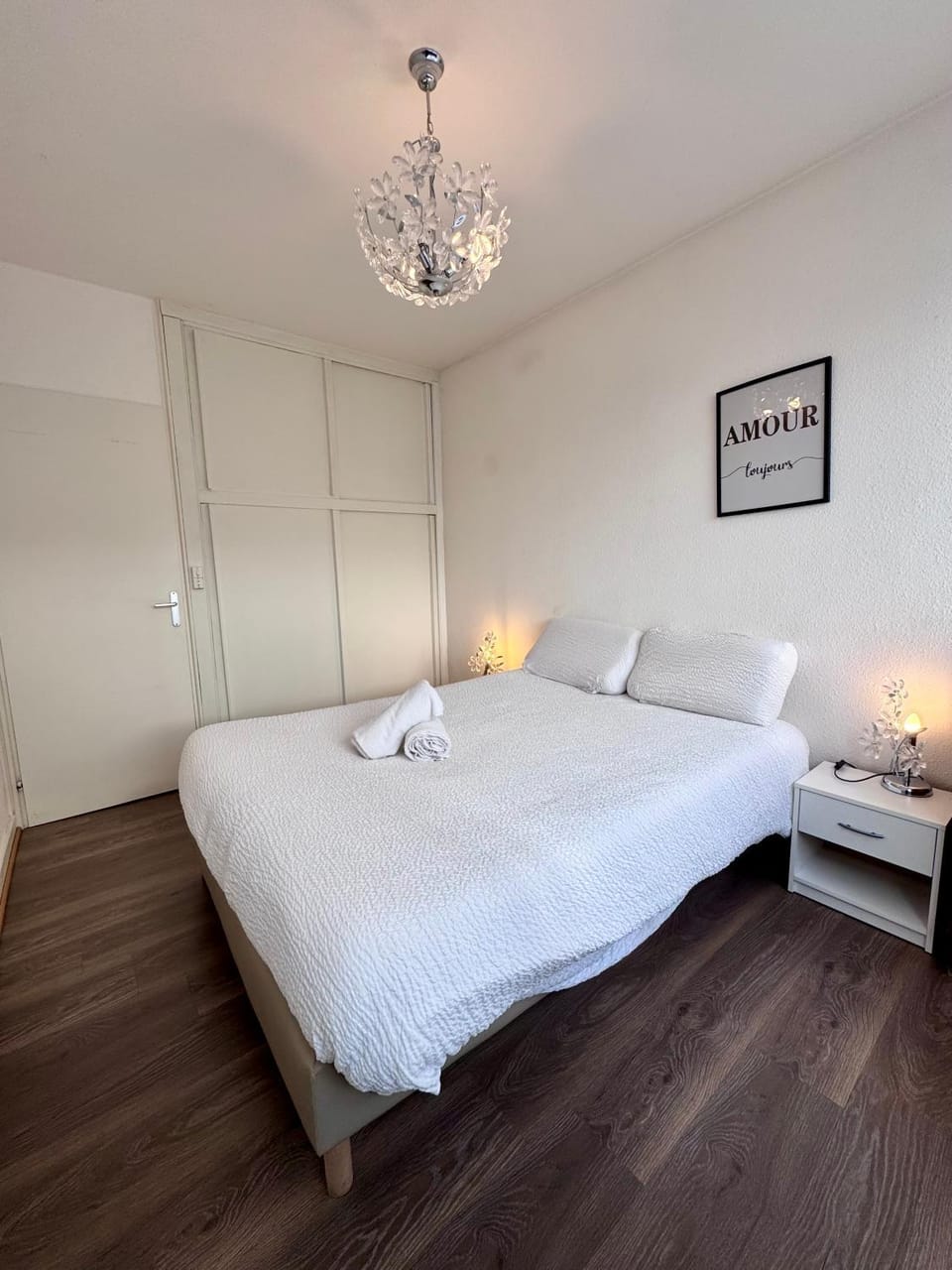 Photo of the whole room, Bedroom