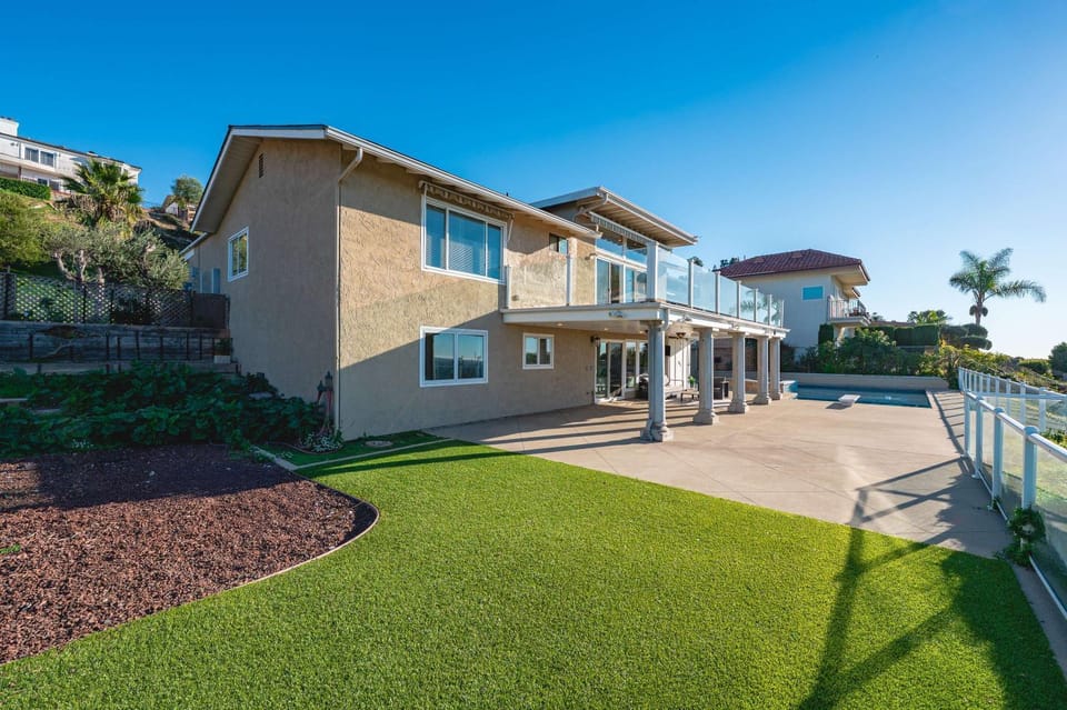 Luxury Hilltop Villa with Pool Stunning View House in North Tustin