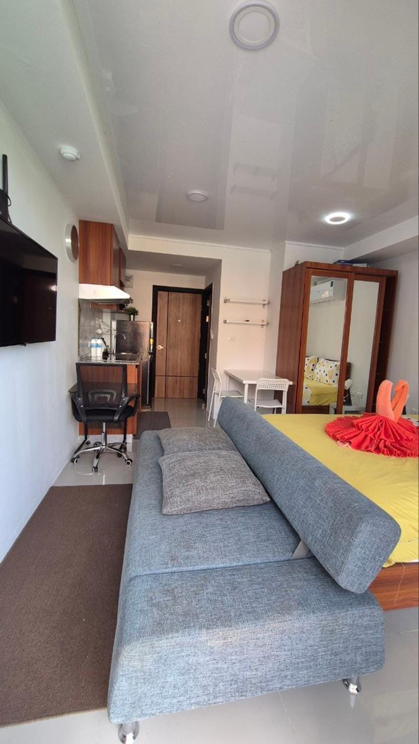 Photo of the whole room, Bedroom