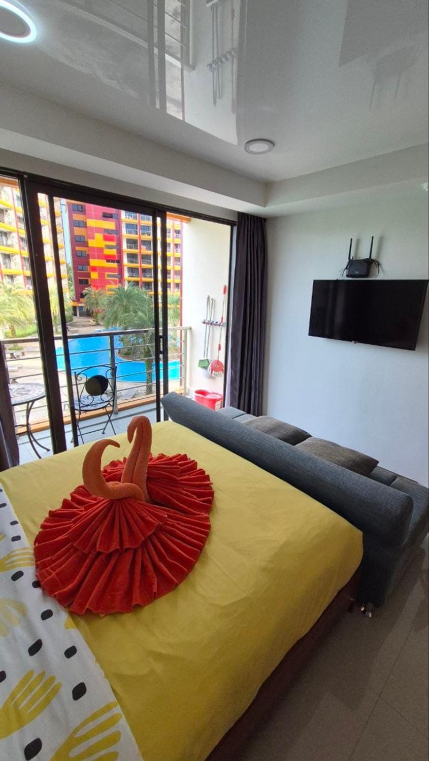 Photo of the whole room, Bedroom