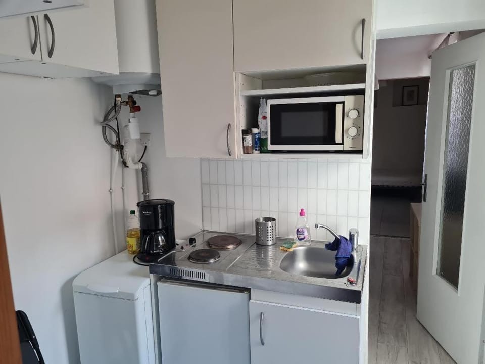 Maisonnette 20 m2 avec cour House in Marseille