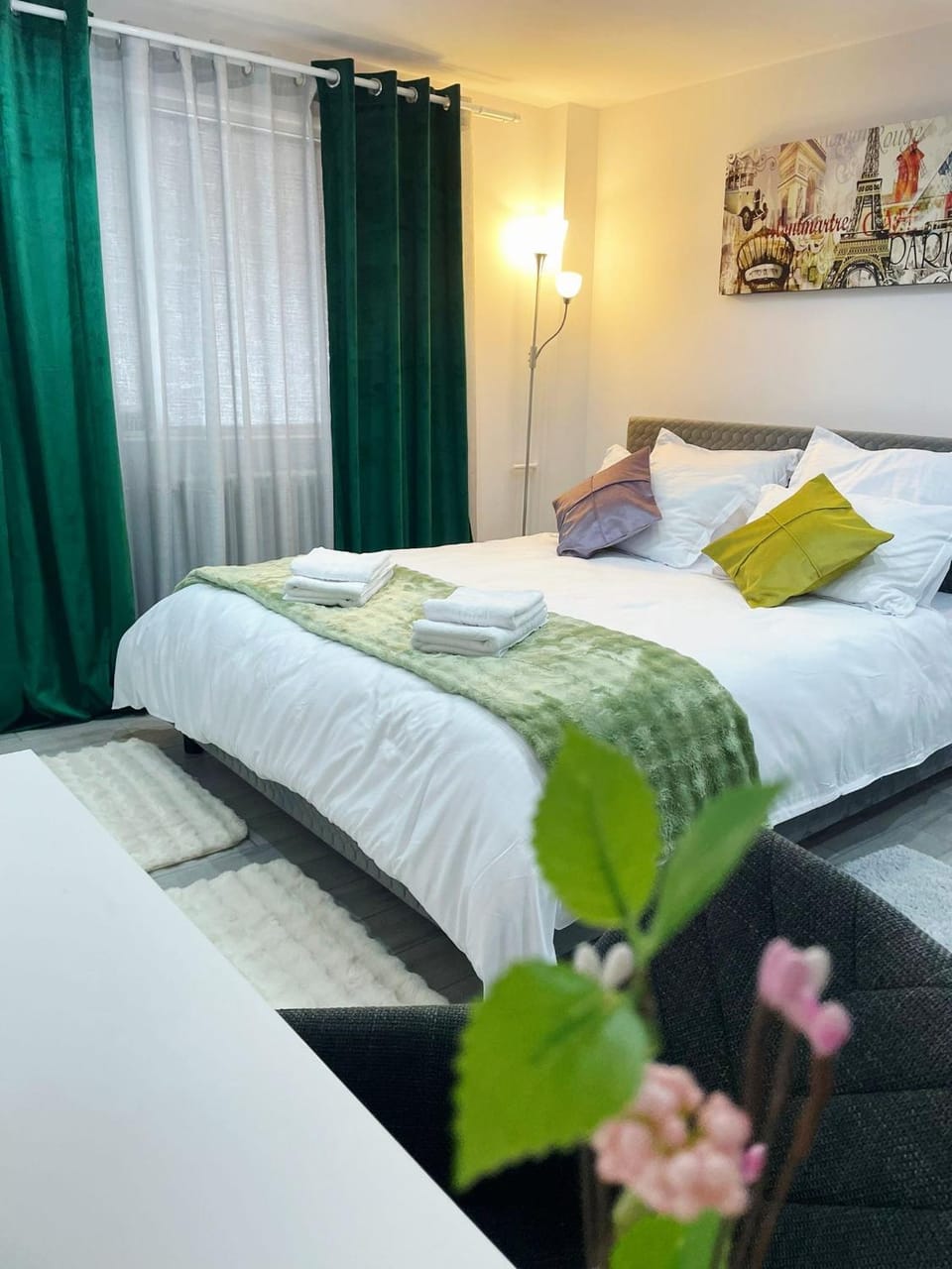 Bed, Photo of the whole room