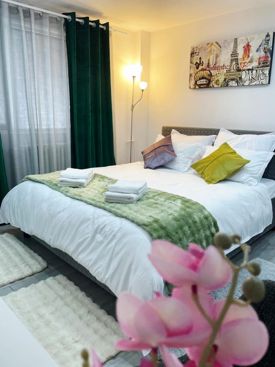 Bed, Photo of the whole room, Bedroom