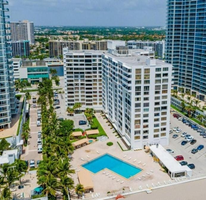 Oceanfront Luxury Escape Hollywood, FL Free Parking & No Resort Fees! Apartment in Hollywood Beach