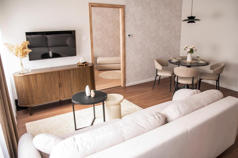 Communal lounge/ TV room, TV and multimedia, Living room, Evening entertainment