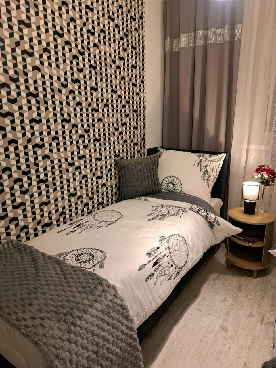 Bed, Seating area, Bedroom